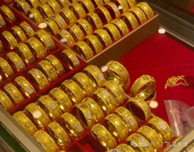 创历史新高！金饰价格涨破1000元克！黄金堪比奢侈品究竟谁赚到了…(图3)