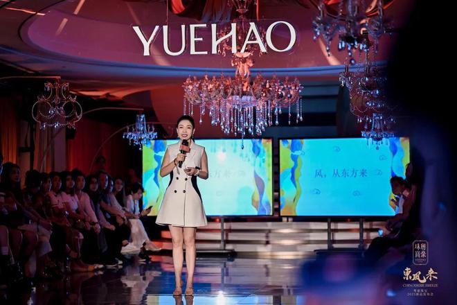金年会三大独家创新工艺！粤豪珠宝「东风来」珠宝展2025新品发布盛典璀璨而启！(图3)